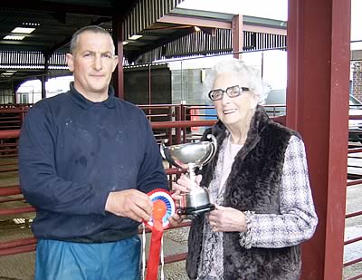 Mrs L Thomlinson, presenting the Jacob Thomlinson Challenge Trophy for champion animal to John Nicholson